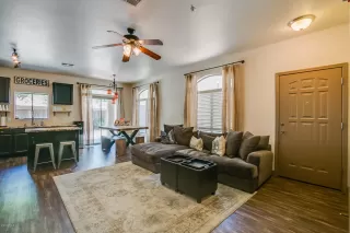 Photo #3: 6096412 Listing