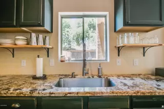 Photo #5: 6096412 Listing