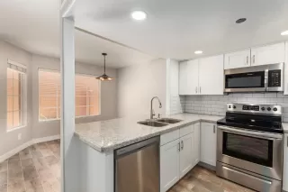 Photo #5: 6096887 Listing