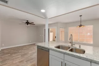 Photo #6: 6096887 Listing