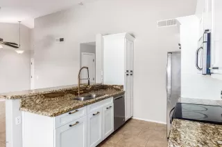 Photo #5: 6097227 Listing