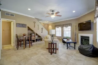 Photo #6: 6097356 Listing