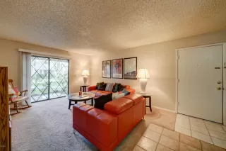 Photo #4: 6097836 Listing