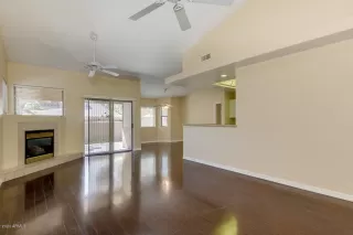 Photo #5: 6098317 Listing