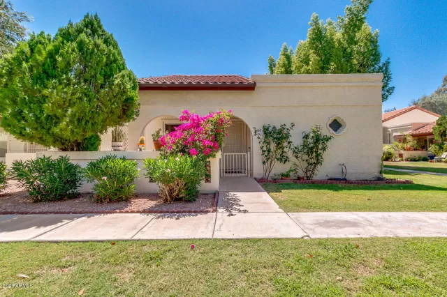 MLS: 6098395 Condo For Sale