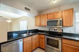 Photo #6: 6098942 Listing