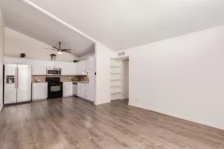 Photo #4: 6099230 Listing