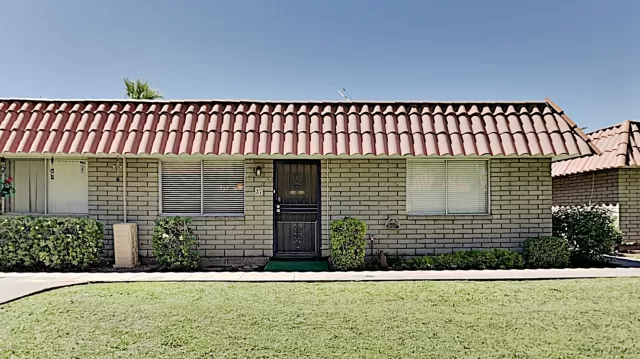 MLS: 6100043 Condo For Sale