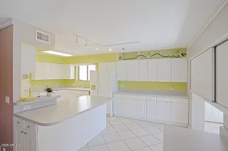 Photo #5: 6100318 Listing