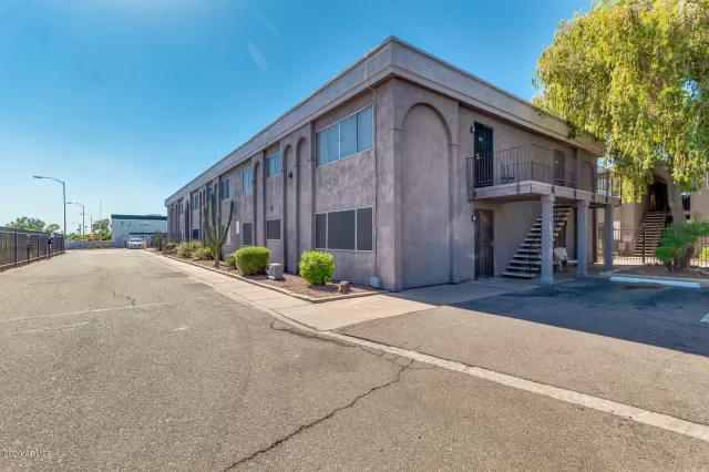 MLS: 6100382 Condo For Sale