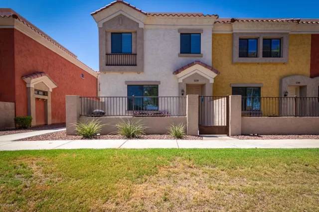 MLS: 6100818 Condo For Sale