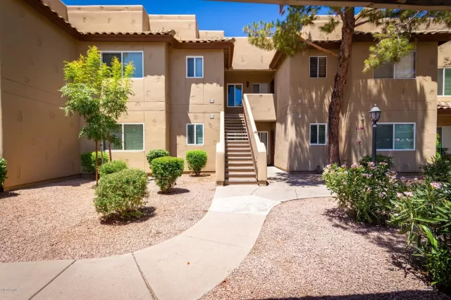 MLS: 6100923 Condo For Sale