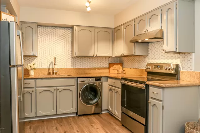 MLS: 6101350 Condo For Sale