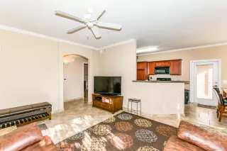 Photo #5: 6101460 Listing