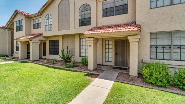 MLS: 6101706 Condo For Sale