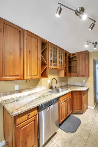 Photo #6: 6102145 Listing