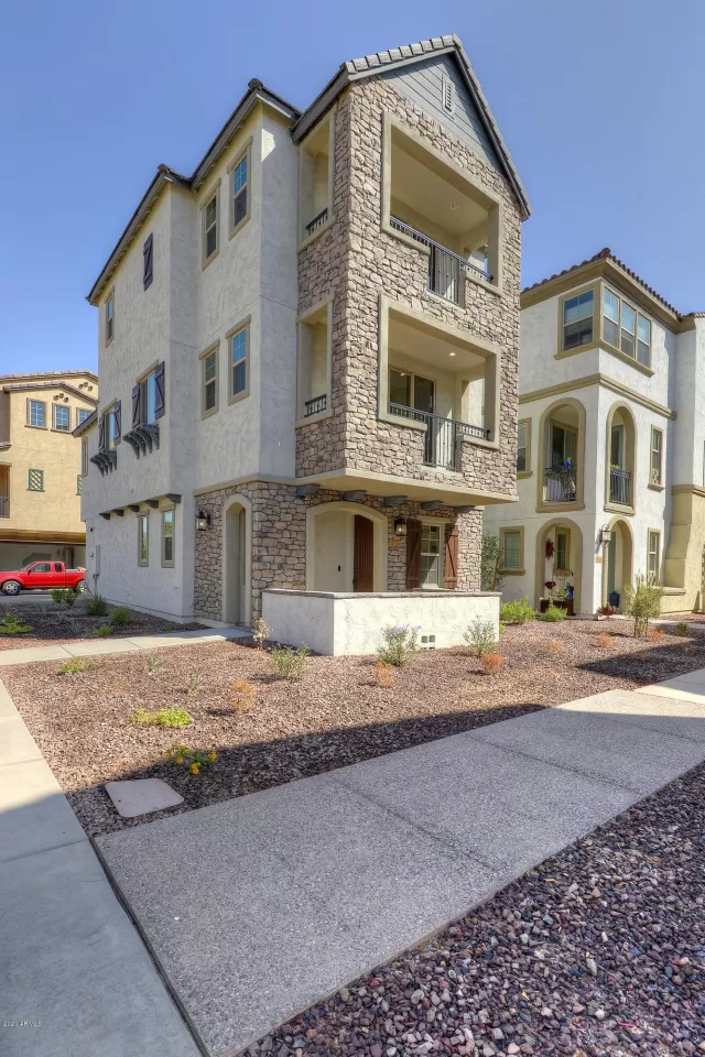 MLS: 6103163 Condo For Sale