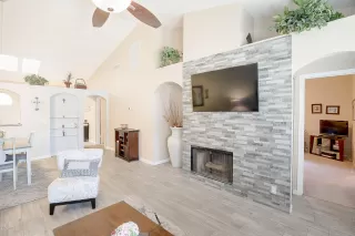 Photo #4: 6103267 Listing