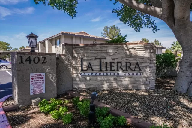 MLS: 6103858 Condo For Sale