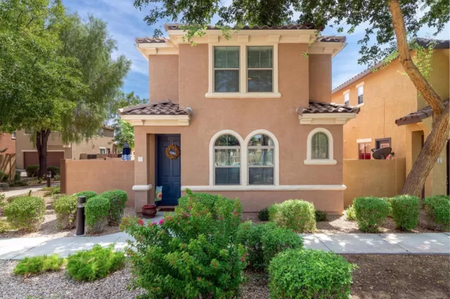 MLS: 6104055 Condo For Sale