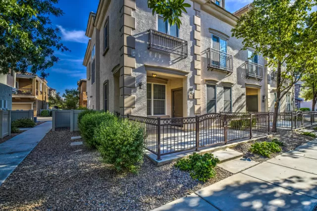 MLS: 6104588 Condo For Sale