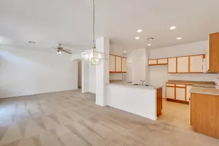 Photo #4: 6104705 Listing