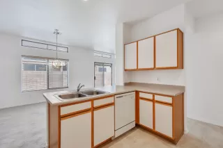 Photo #5: 6104705 Listing