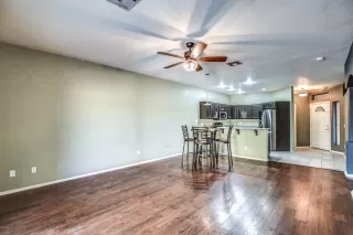 Photo #5: 6104768 Listing