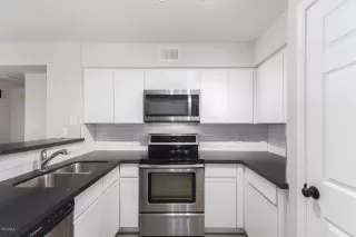 Photo #4: 6104835 Listing