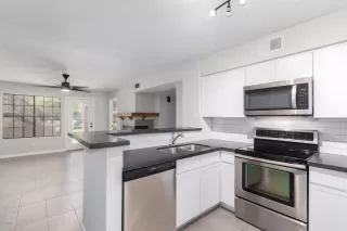 Photo #5: 6104835 Listing