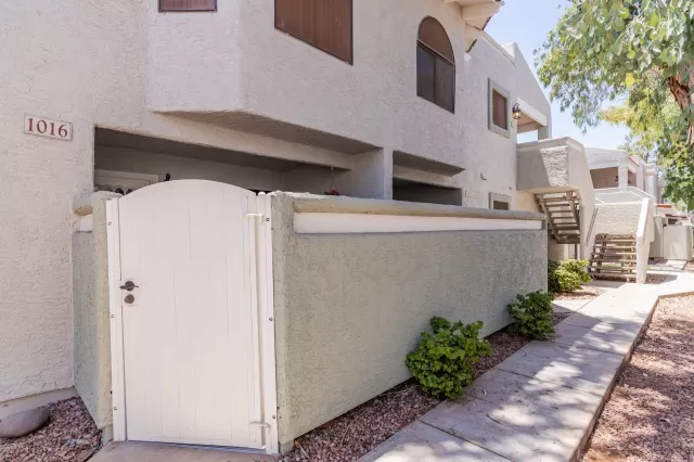 MLS: 6105214 Condo For Sale