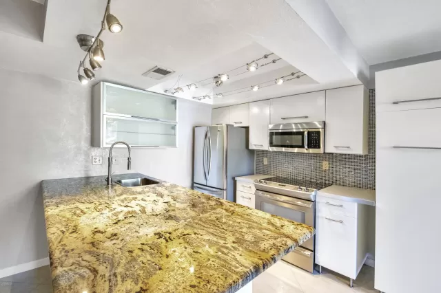 MLS: 6105767 Condo For Sale