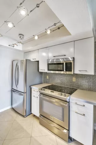 Photo #2: 6105767 Listing