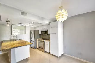 Photo #4: 6105767 Listing