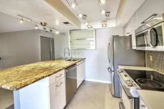 Photo #5: 6105767 Listing