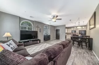 Photo #5: 6106078 Listing