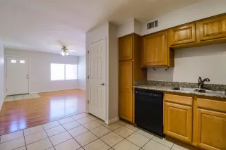 Photo #5: 6106315 Listing