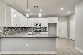 Photo #1: 6106567 Listing