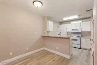 Photo #4: 6106891 Listing