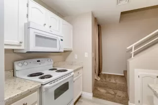 Photo #5: 6106891 Listing