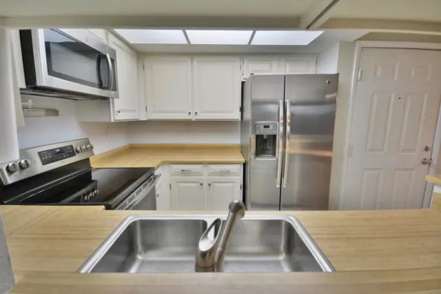 MLS: 6107142 Condo For Sale