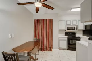 Photo #4: 6107245 Listing