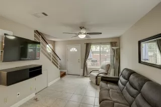 Photo #5: 6107245 Listing