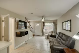 Photo #6: 6107245 Listing