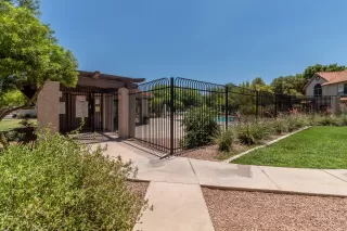 Photo #2: 6108133 Listing