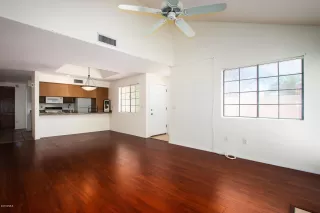 Photo #5: 6108501 Listing