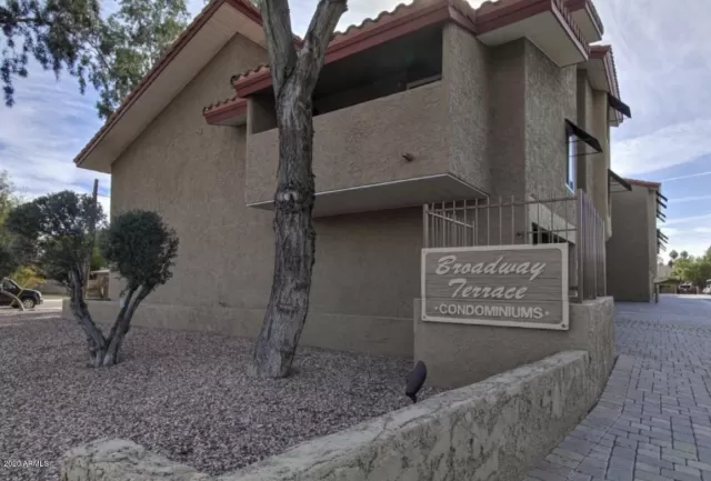 MLS: 6108751 Condo For Sale