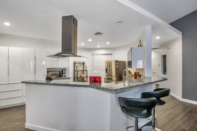 MLS: 6108972 Condo For Sale