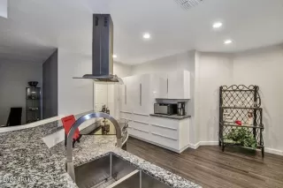 Photo #2: 6108972 Listing