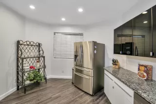 Photo #3: 6108972 Listing